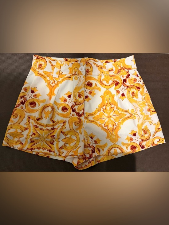 Pants - NEW Yellow and White Baroque Print Shorts